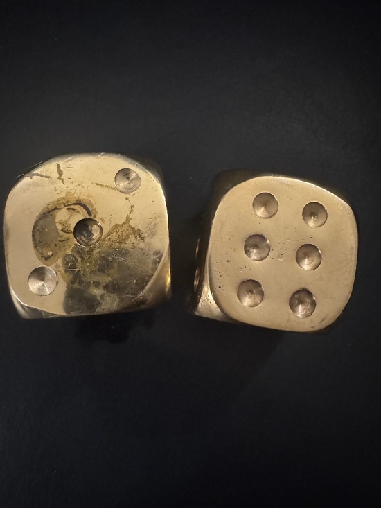🎲 VINTAGE Solid Brass Giant Dice Pair - Heavy Desk Paperweight & Decor Set - Picture 6 of 13